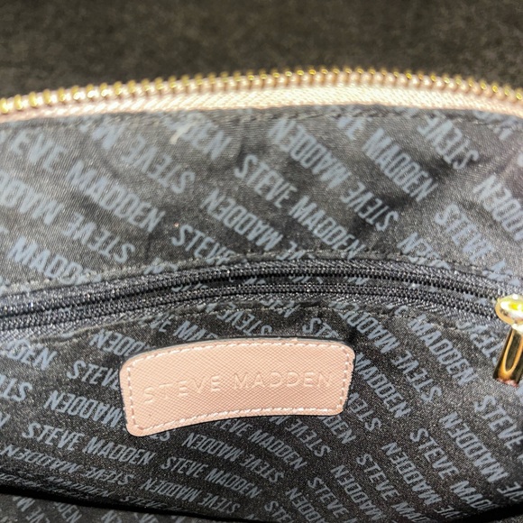 Steve Madden Blush Crossbody Bag with Gold Chain - Picture 3 of 6
